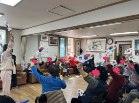 웃음치료(레크리에이션) 태극기 춤추기 