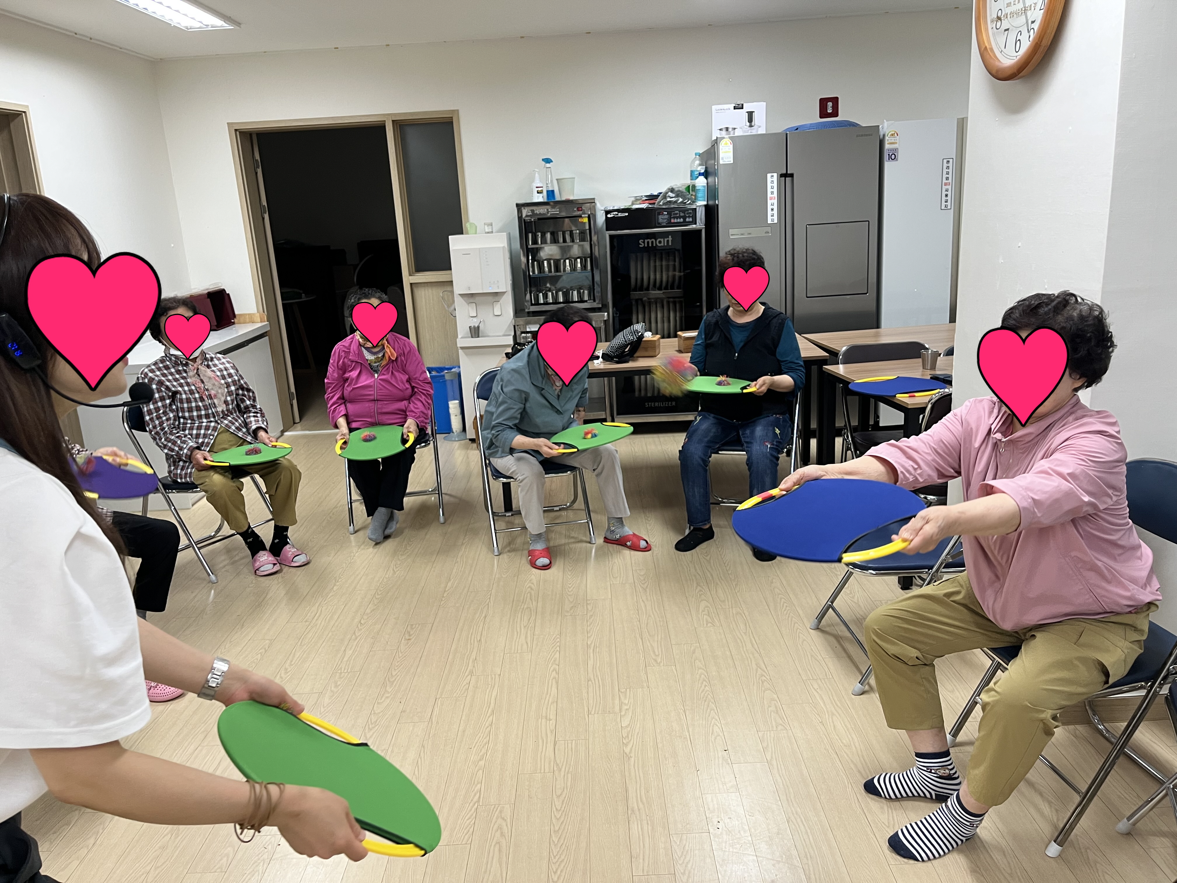 웃음치료프로그램 셔틀볼 체조 
