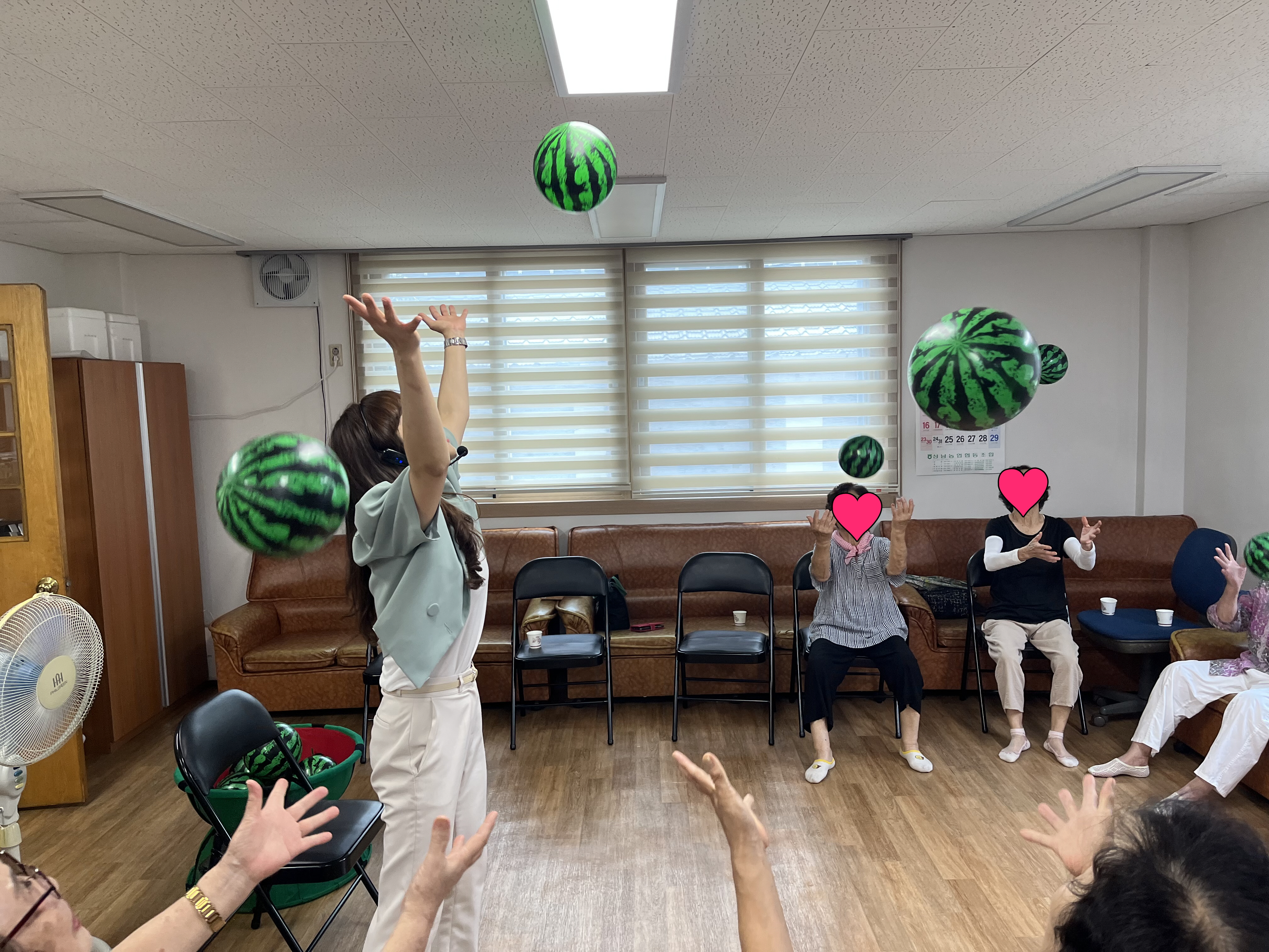 웃음치료 프로그램 수박 공 체조 
