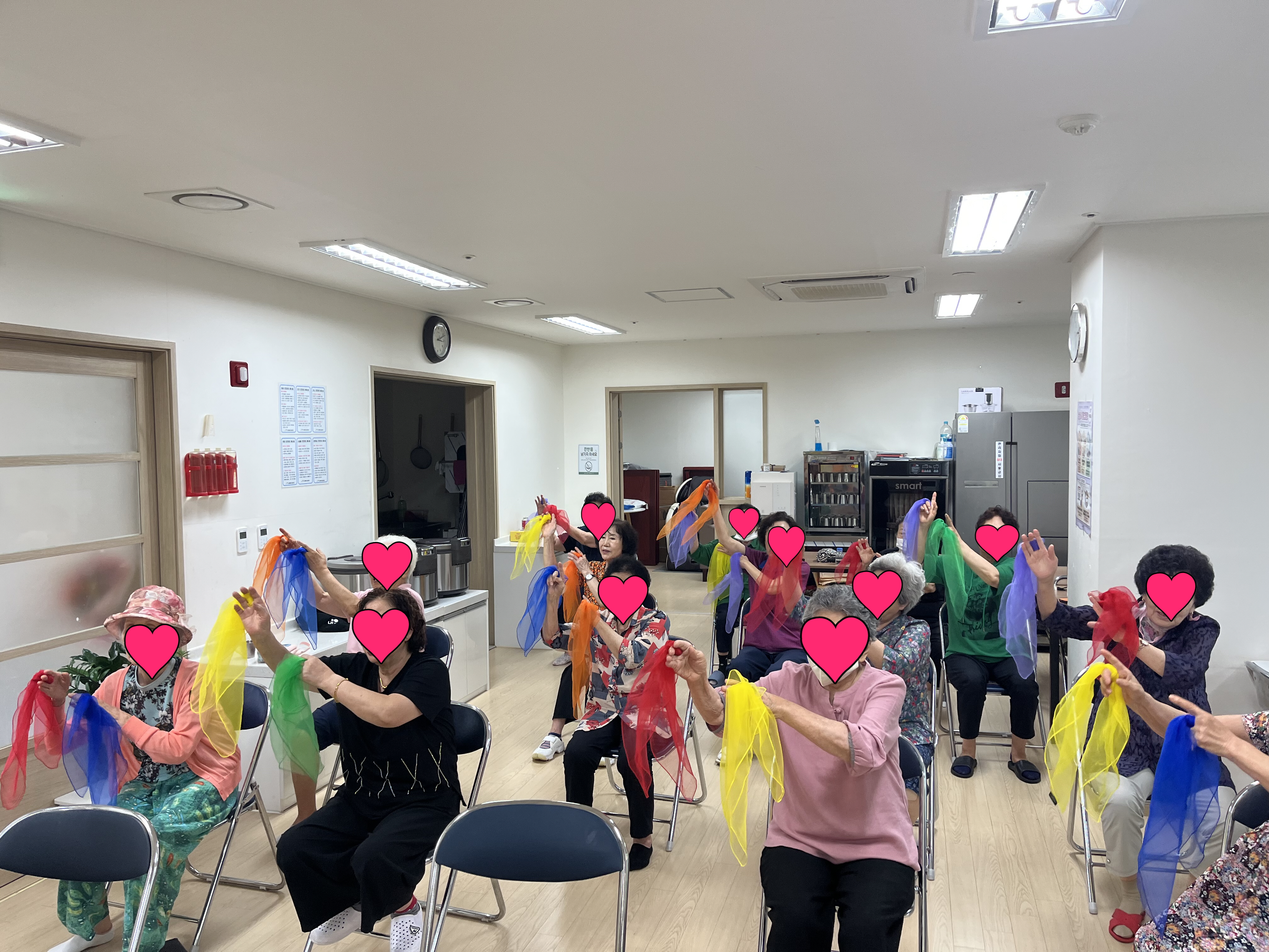 웃음치료 프로그램 손수건 체조 