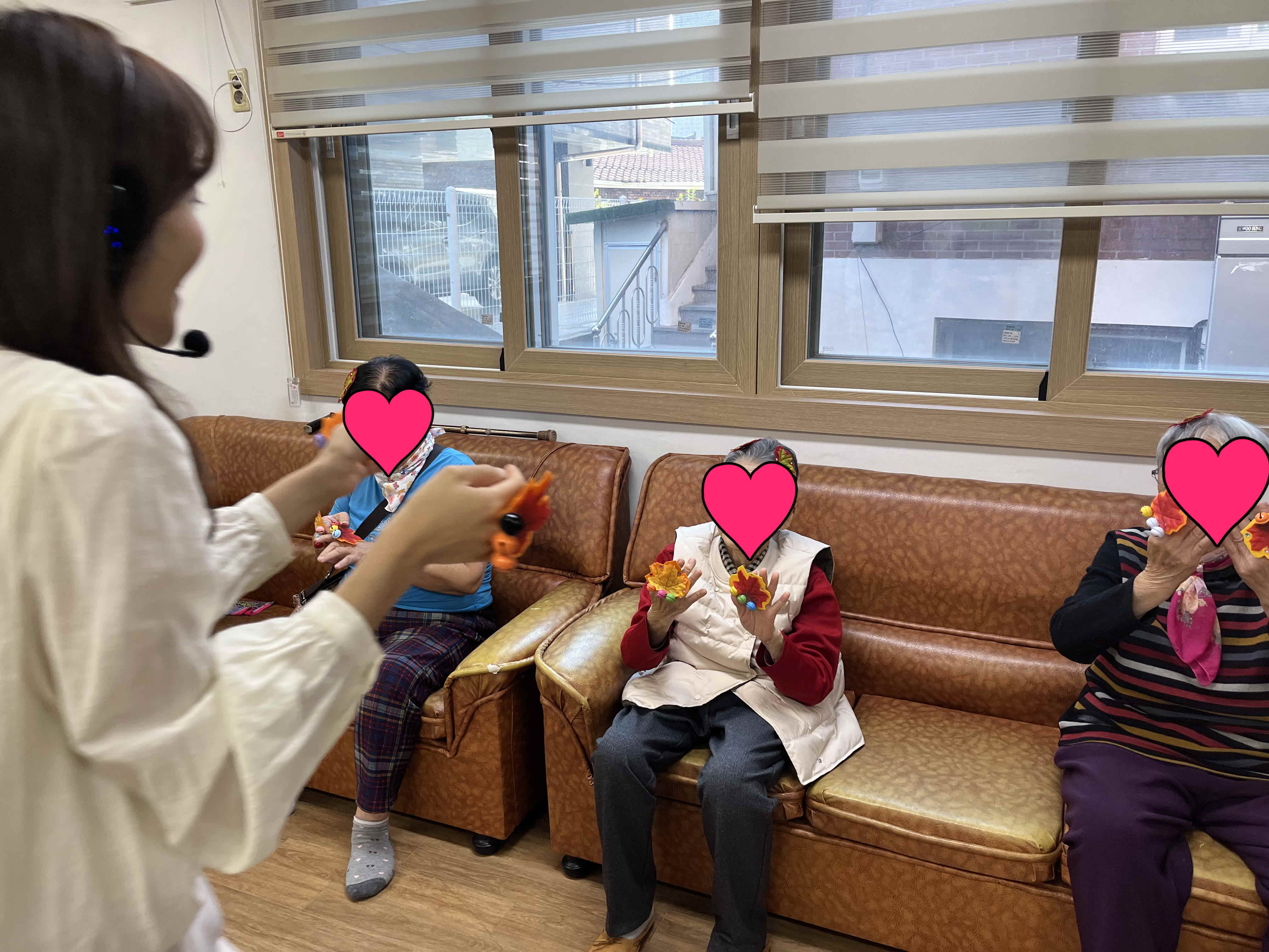 웃음치료 프로그램 리본체조 